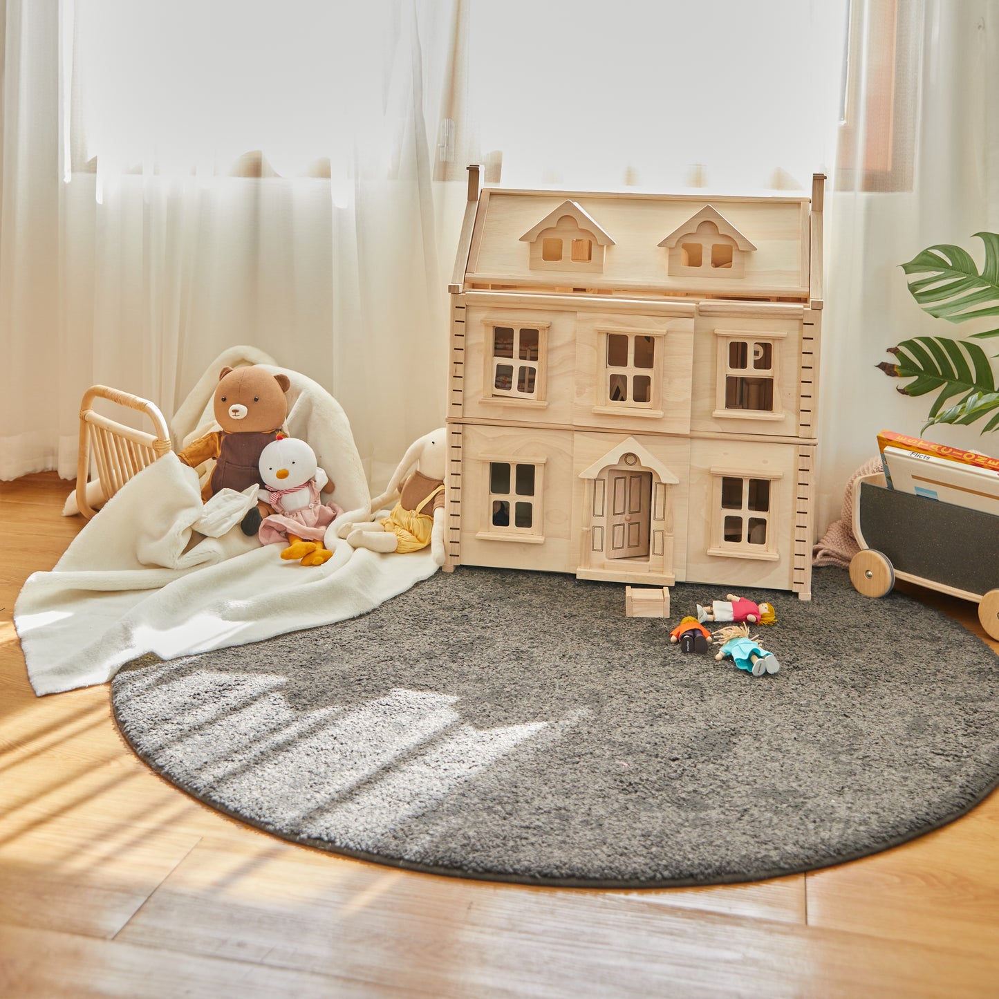 GRAND VICTORIAN DOLLHOUSE