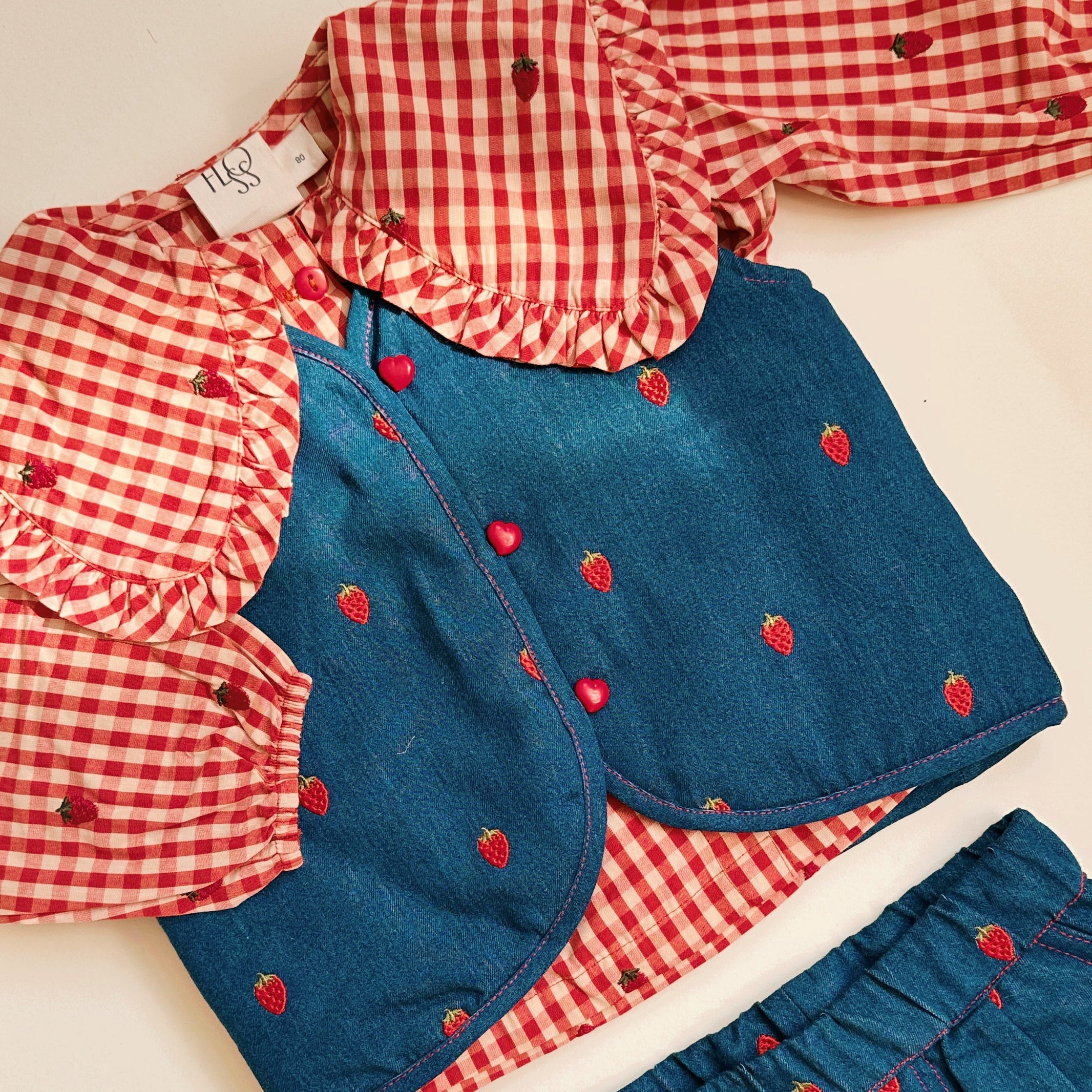 MOLLY GINGHAM STRAWBERRY BLOUSE - Little-ish