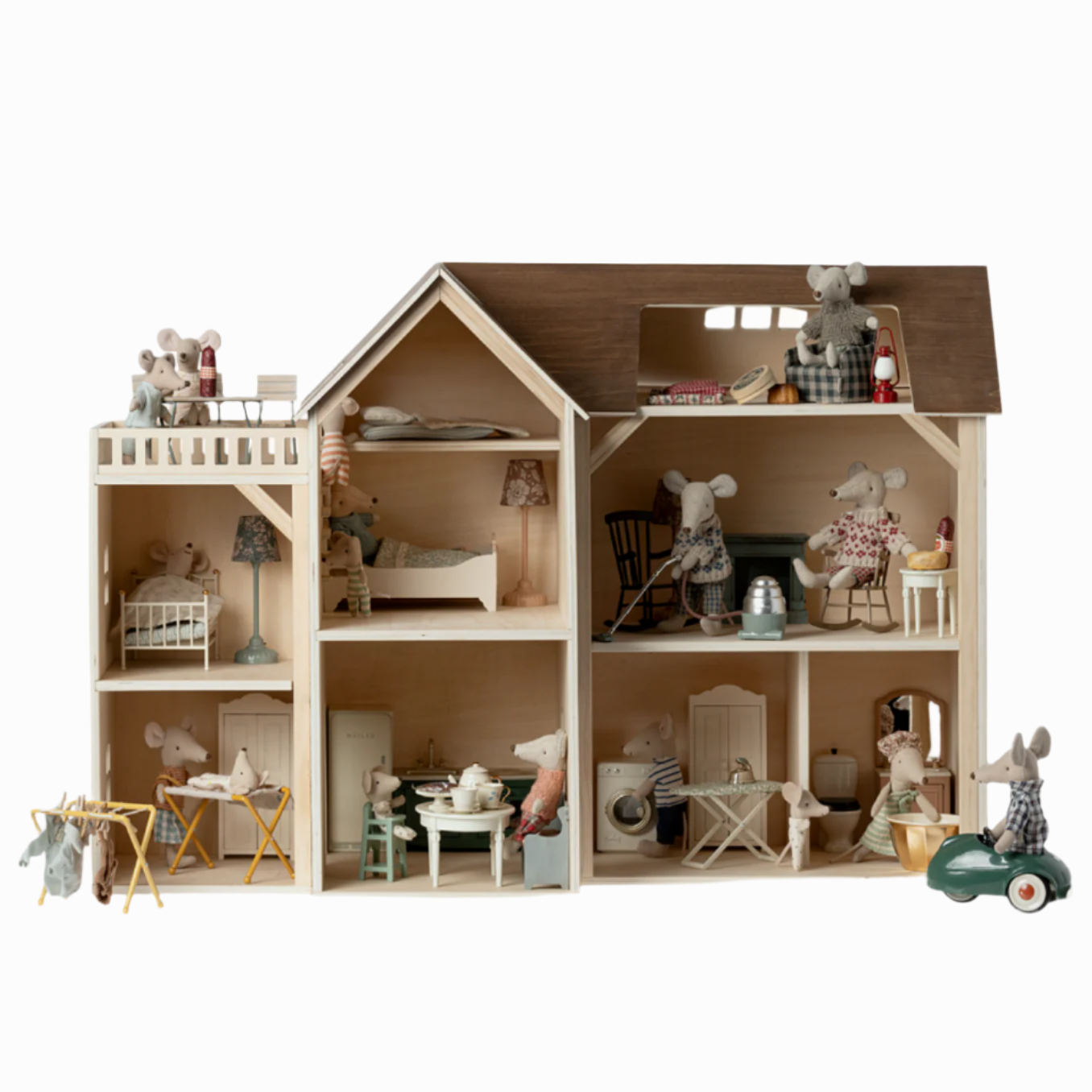 MOUSE HOLE FARMHOUSE DOLLHOUSE