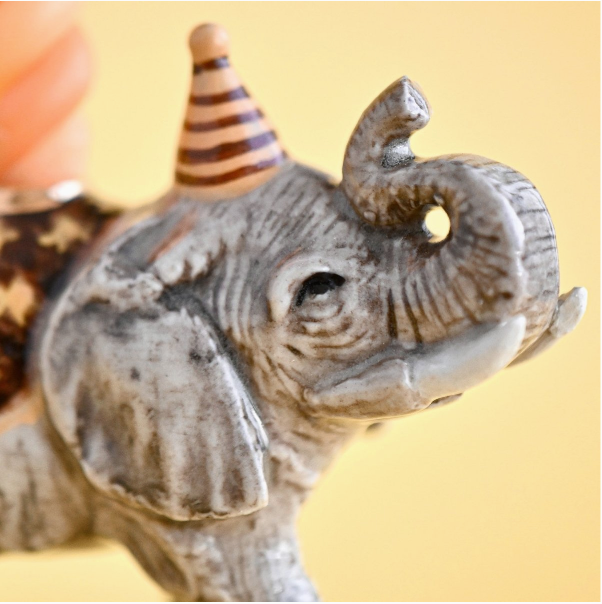 ELEPHANT TOPPER