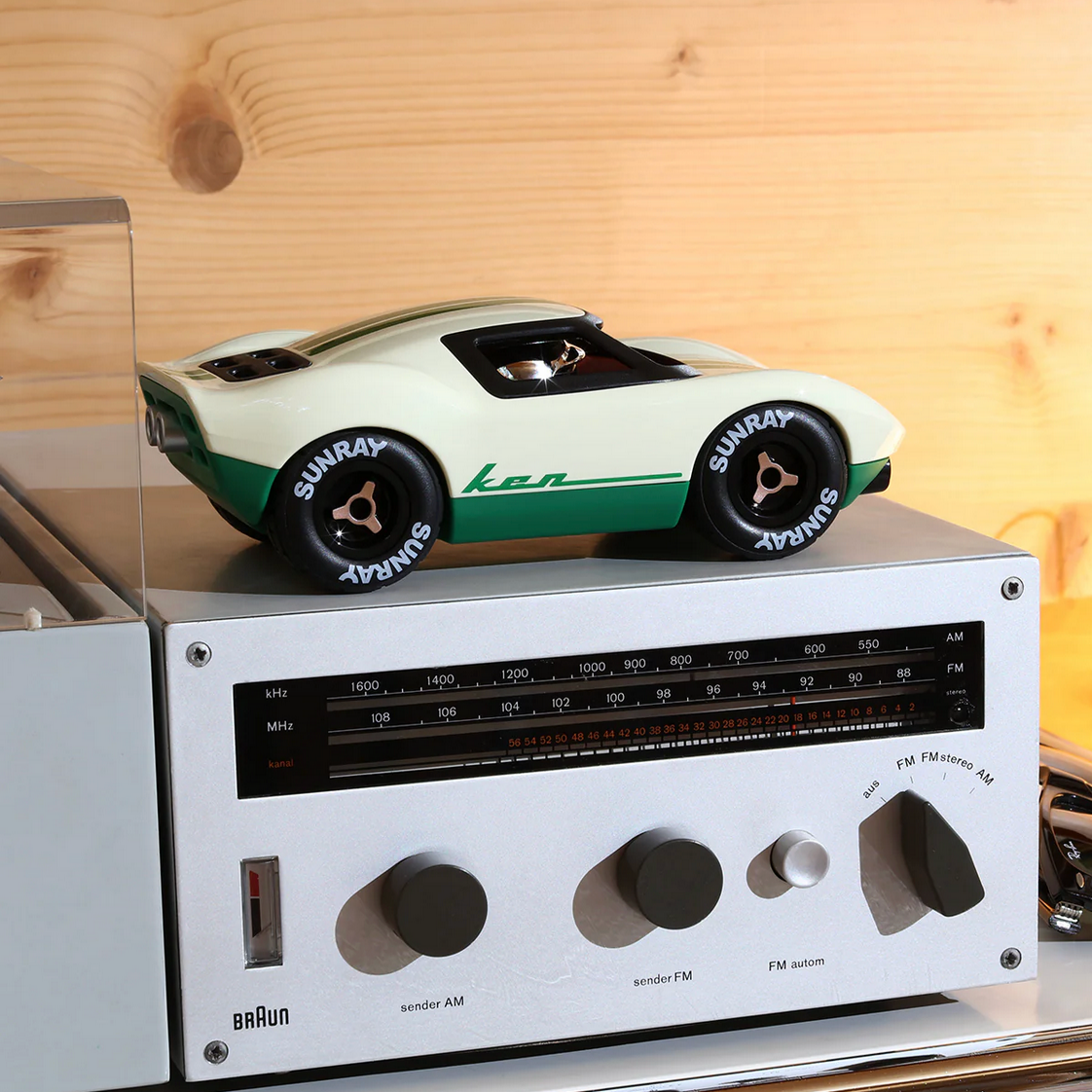 PLAYFOREVER MINI KEN CLINE - WHITE