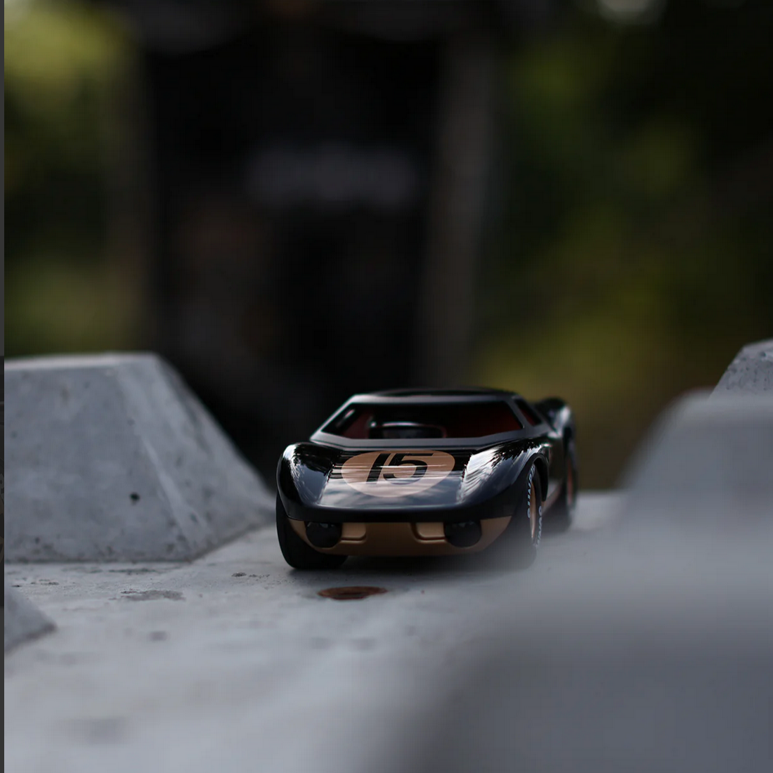 PLAYFOREVER MINI KEN CASH - CAVE BLACK