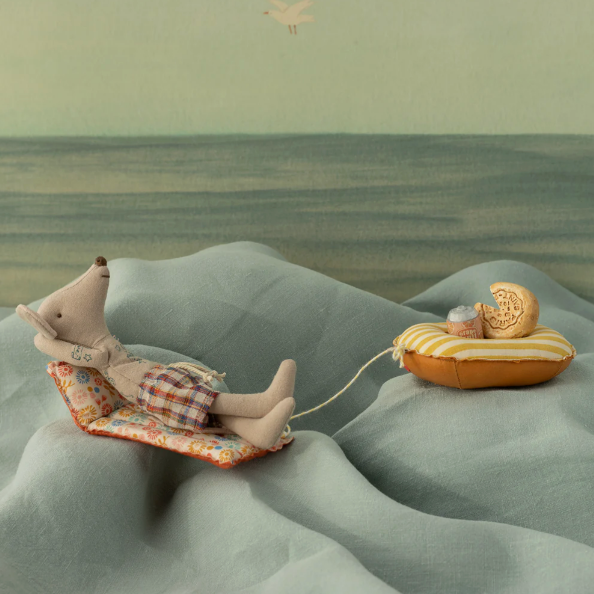 MAILEG BEACH MOUSE WITH AIR MATRESS - DAD MOUSE - Little-ish