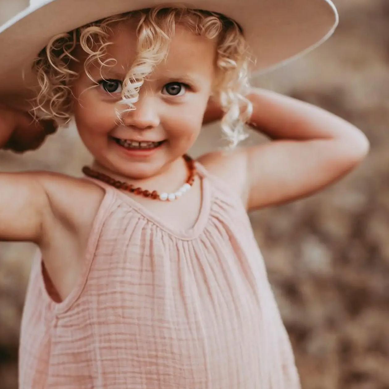 RAW COGNAC BALTIC AMBER + PEARL NEACKLACE - Little-ish