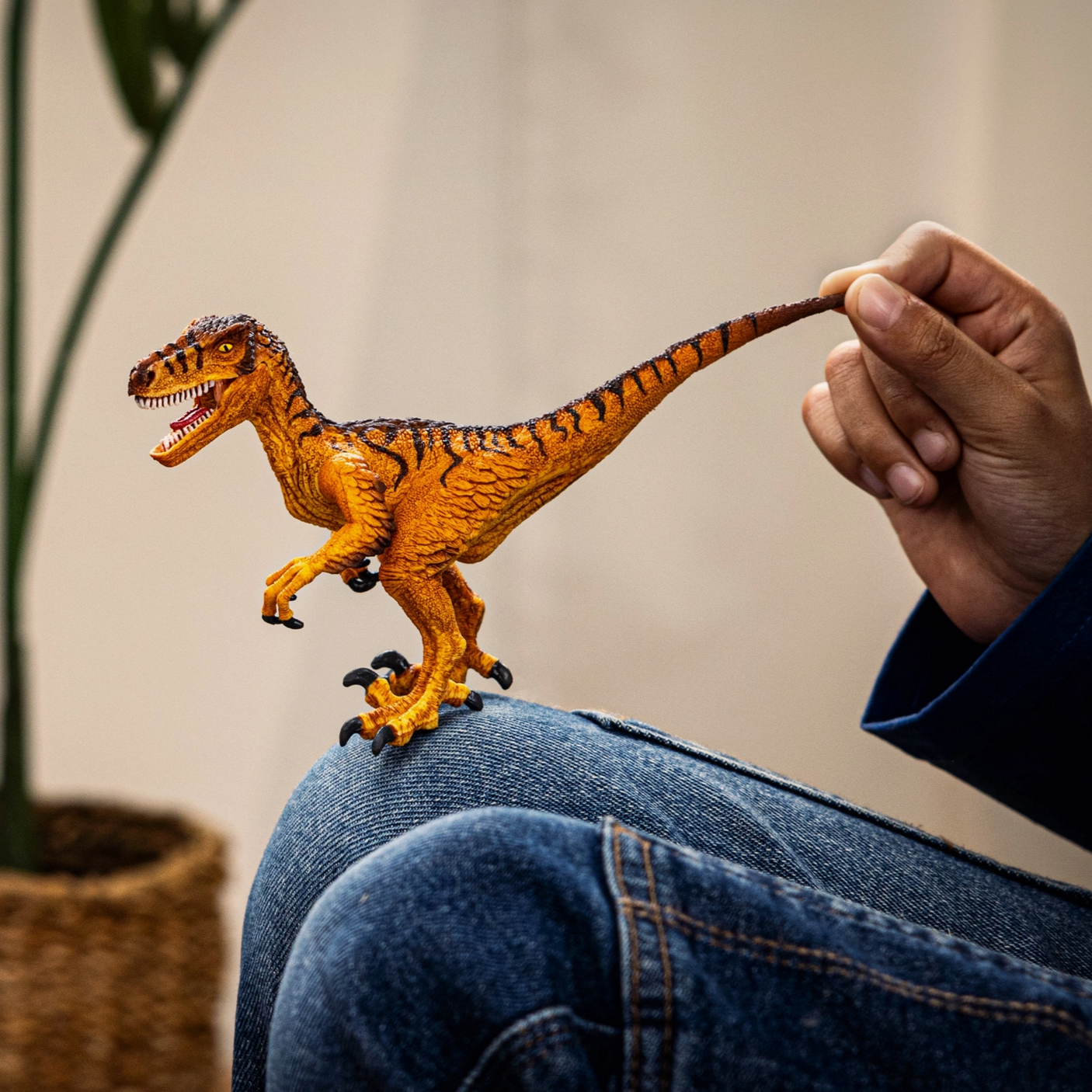 SCHLEICH VELOCIRAPTOR DINOSAURS
