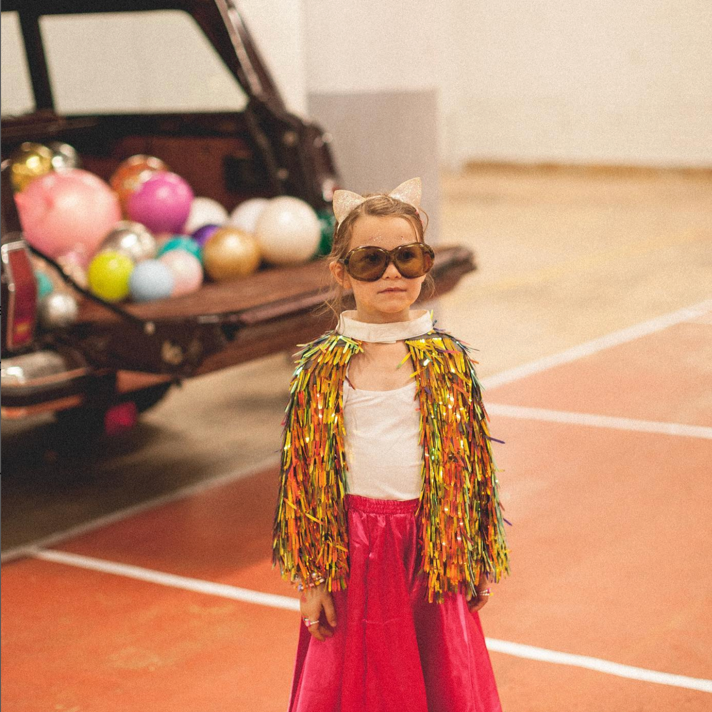 HOLOGRAPHIC FRINGED CAPE - GOLD - Little-ish