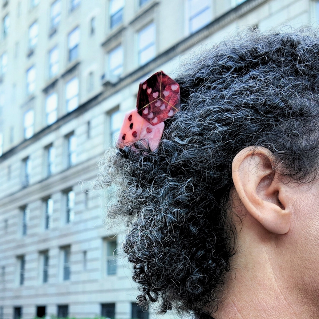 LUCKY DICE CLAW HAIR CLIP - PINK