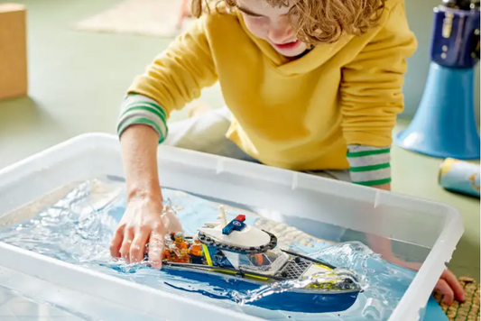 LEGO POLICE BOAT CHASE