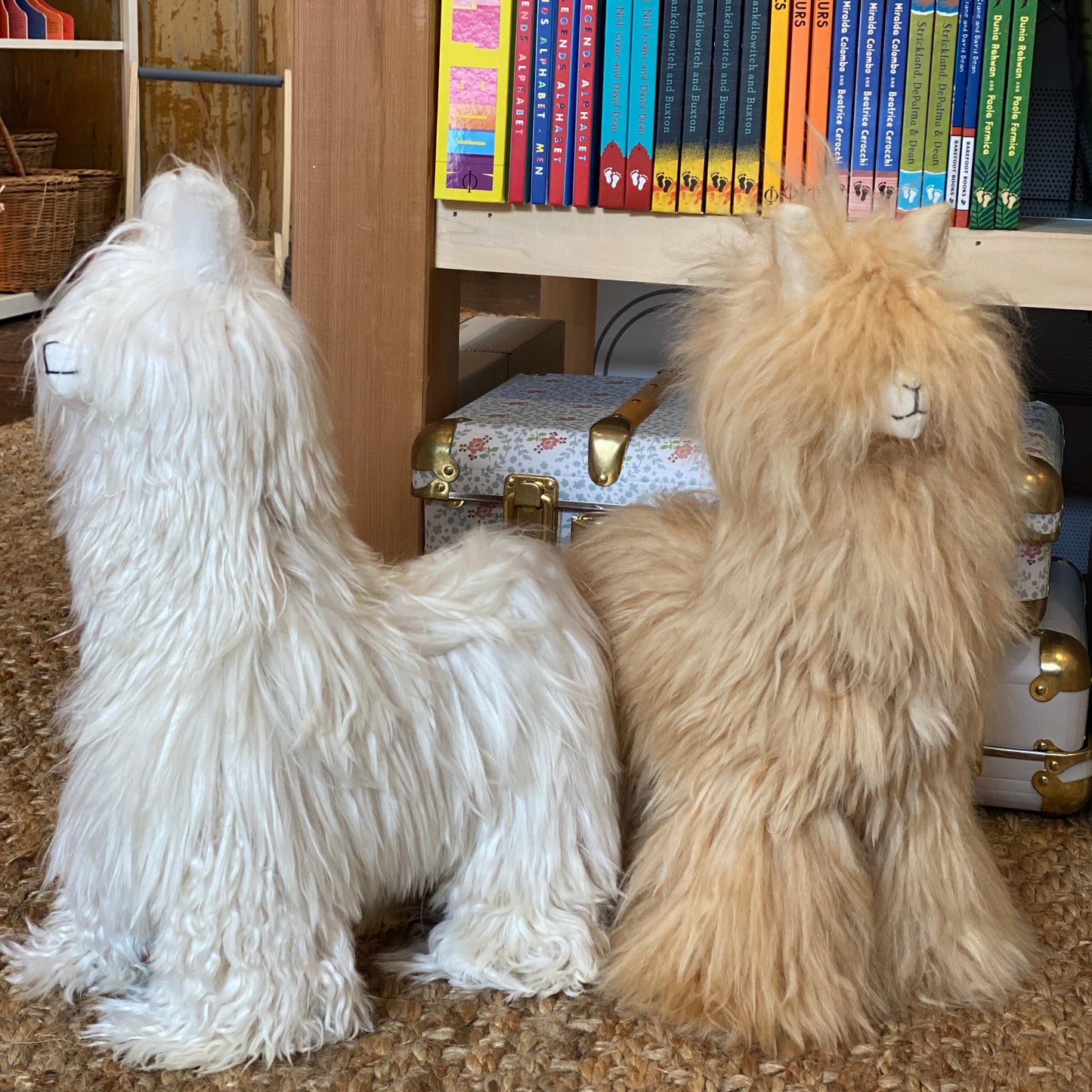 SMALL ALPACA STUFFED ANIMAL - BROWN