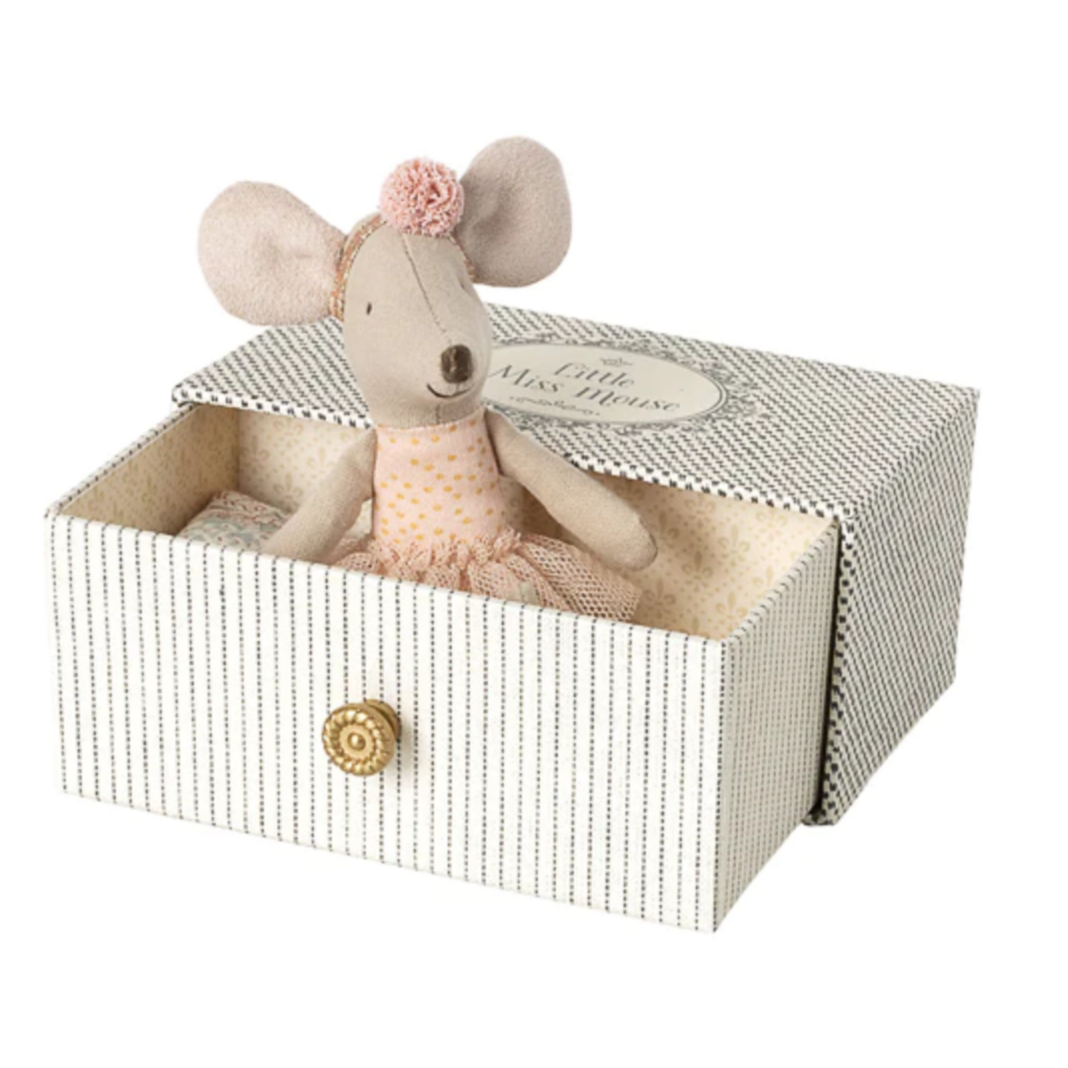 MAILEG LITTLE SISTER DANCE MOUSE IN DAYBED - PINK