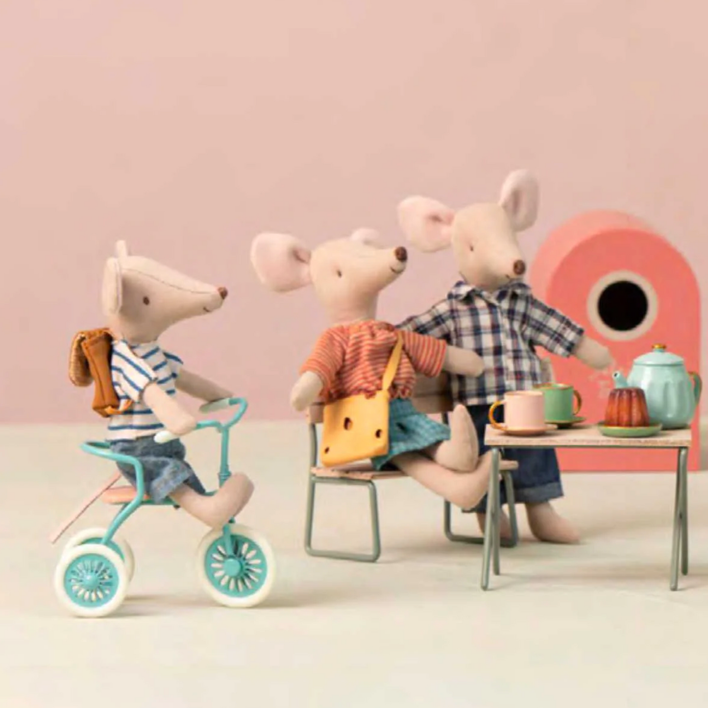 MAILEG TRICYCLE MOUSE DOLL, BIG BROTHER WITH BAG