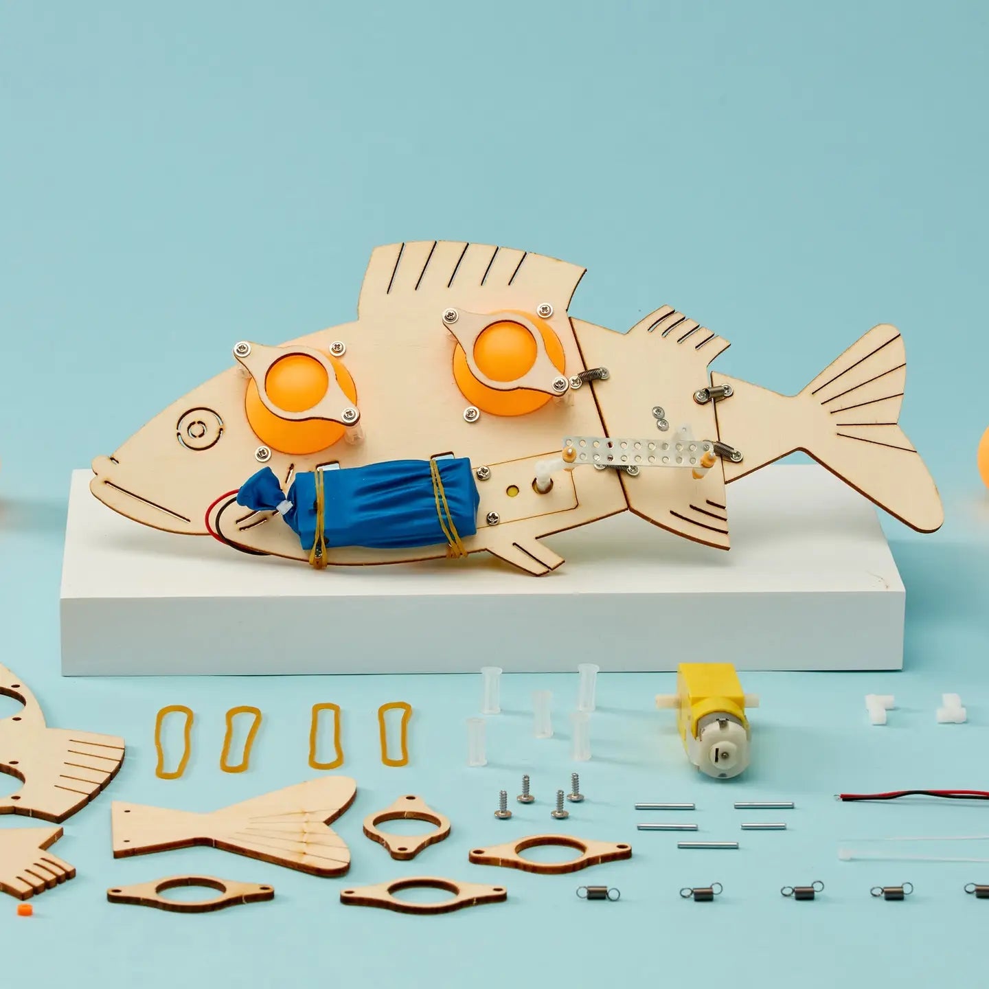 SWIMMING FISH ROBOT DIY STEM KIT