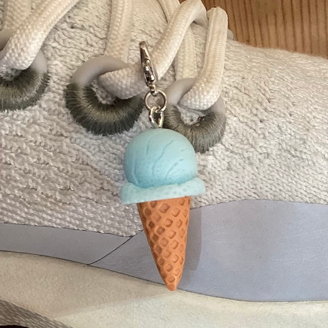 SINGLE SHOE CHARM - Little-ish