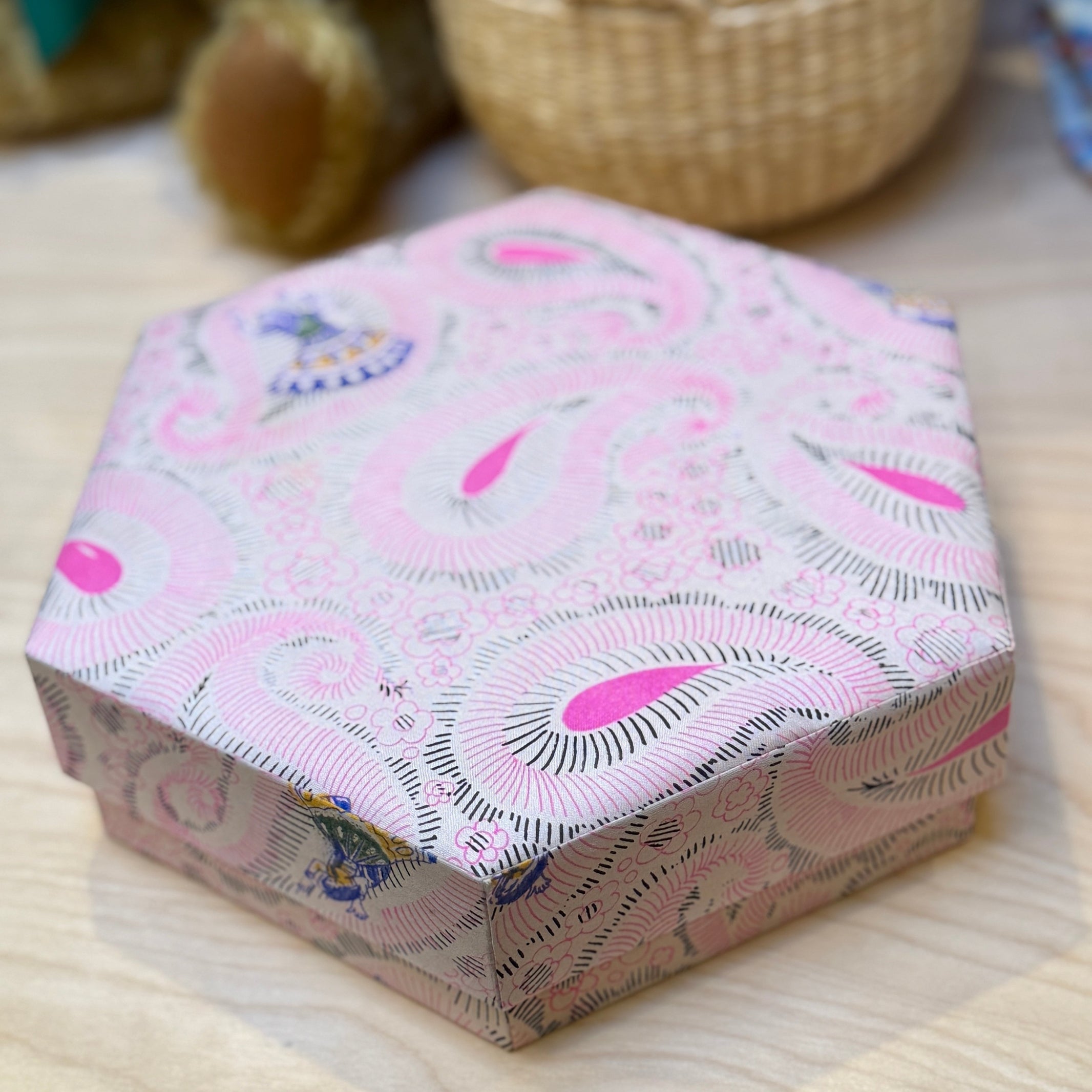 SARI HEXAGON BOX - LARGE - Little-ish