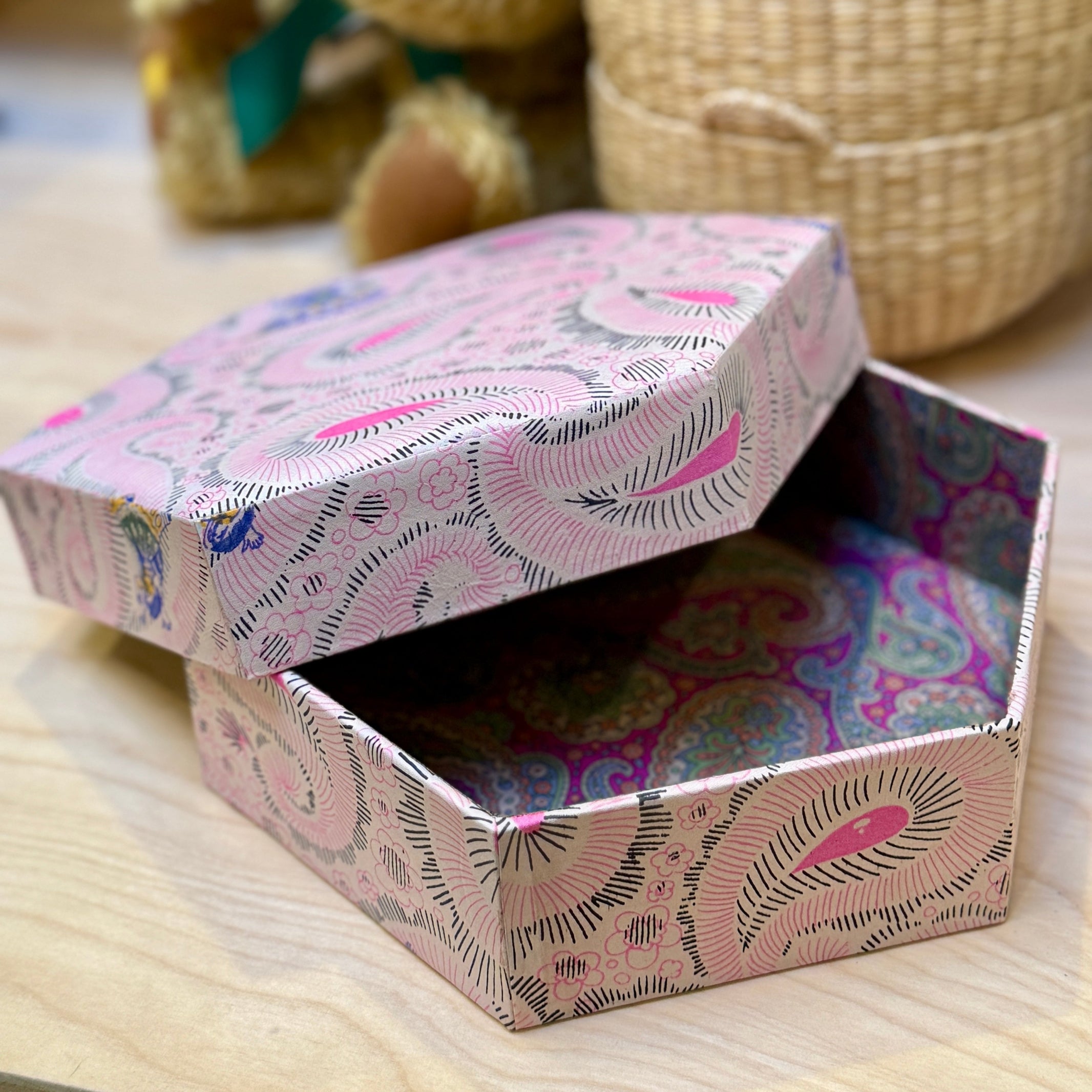 SARI HEXAGON BOX - LARGE - Little-ish
