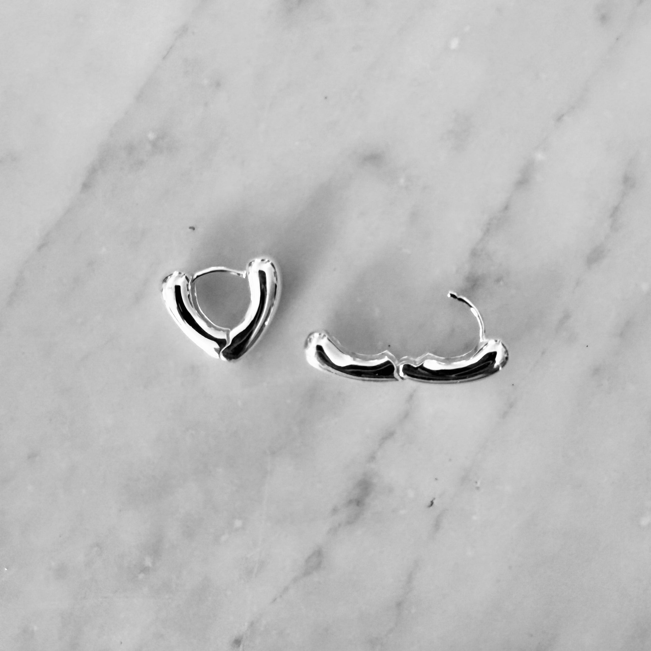 STERLING SILVER THICK V HOOPS - Little-ish