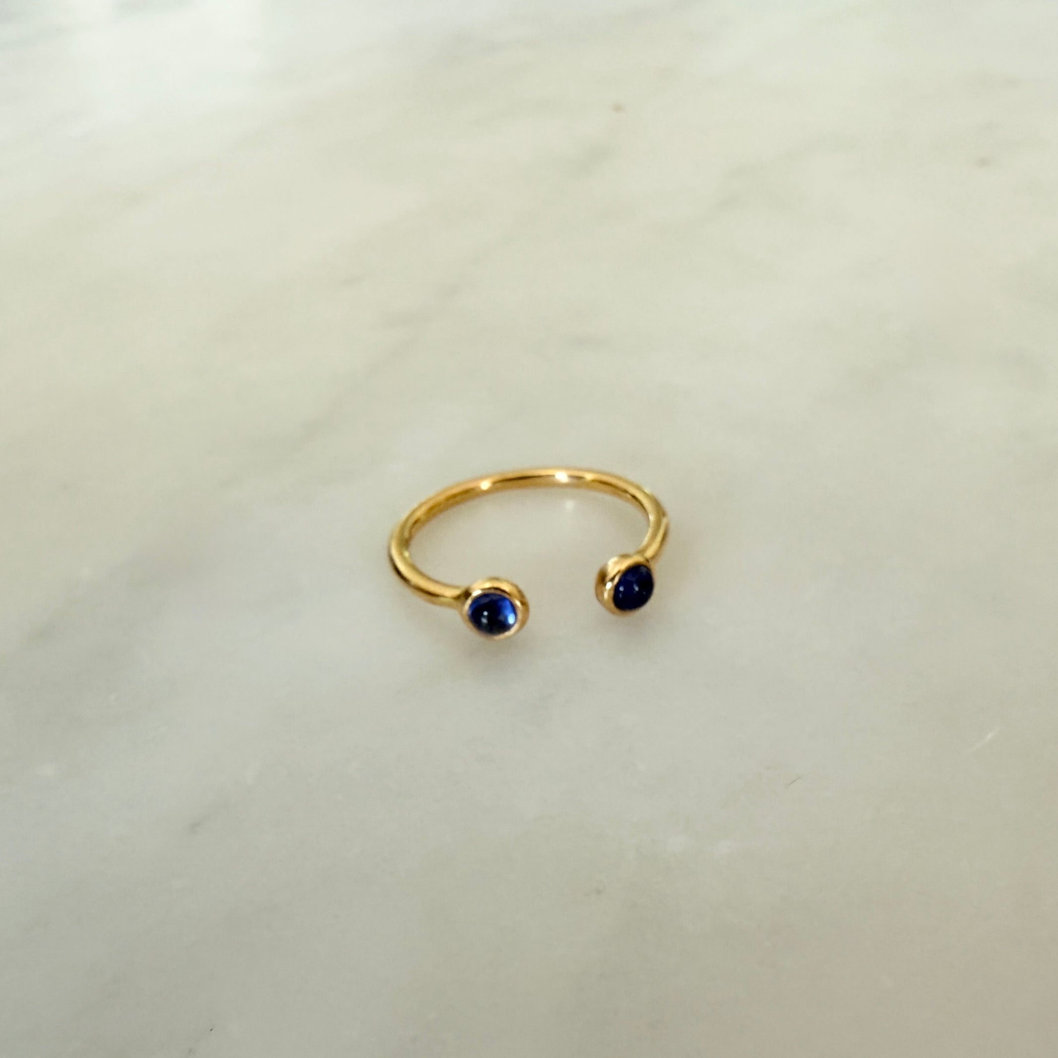 SAPPHIRE BEZEL OPEN RING - Little-ish