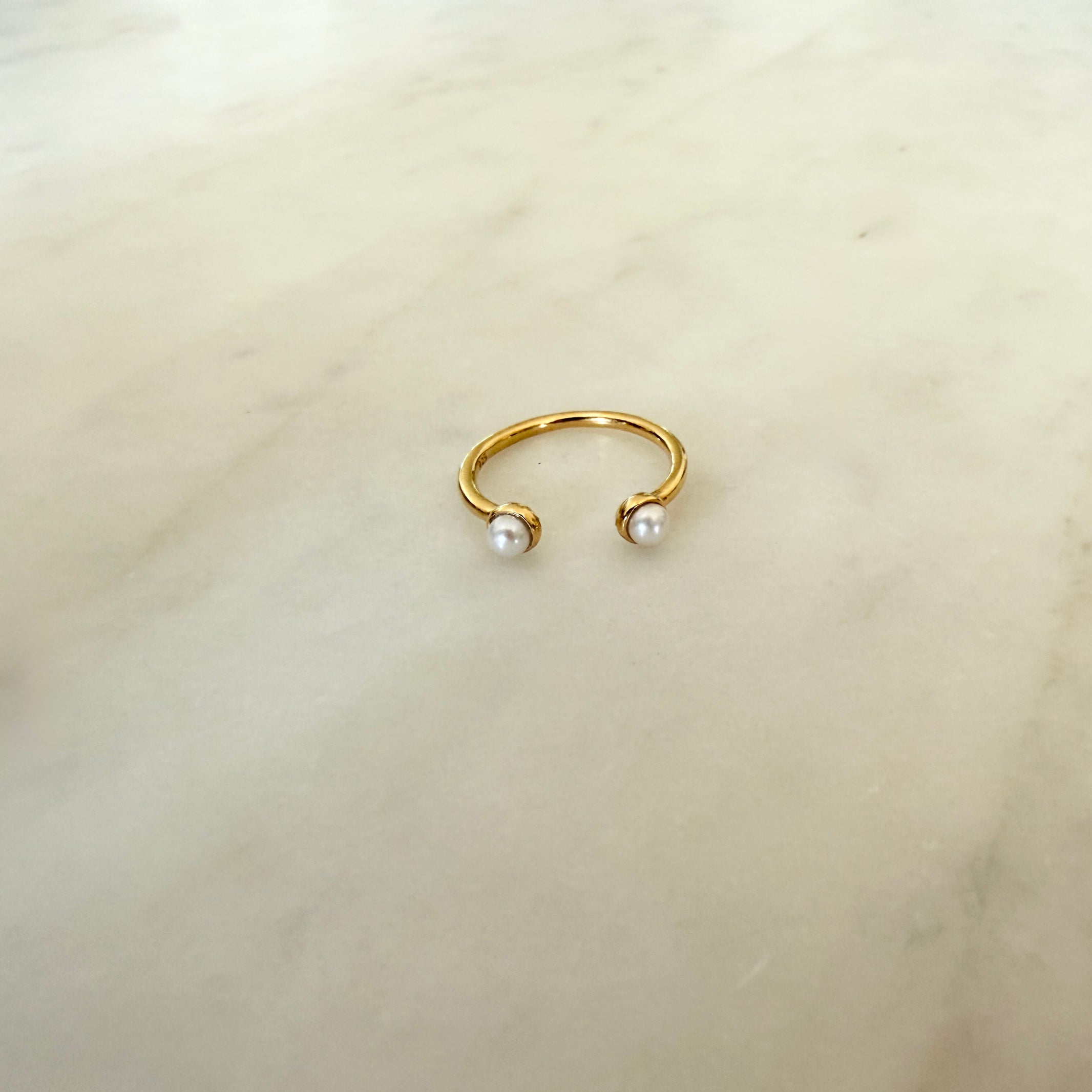 PEARL BEZEL OPEN RING - Little-ish