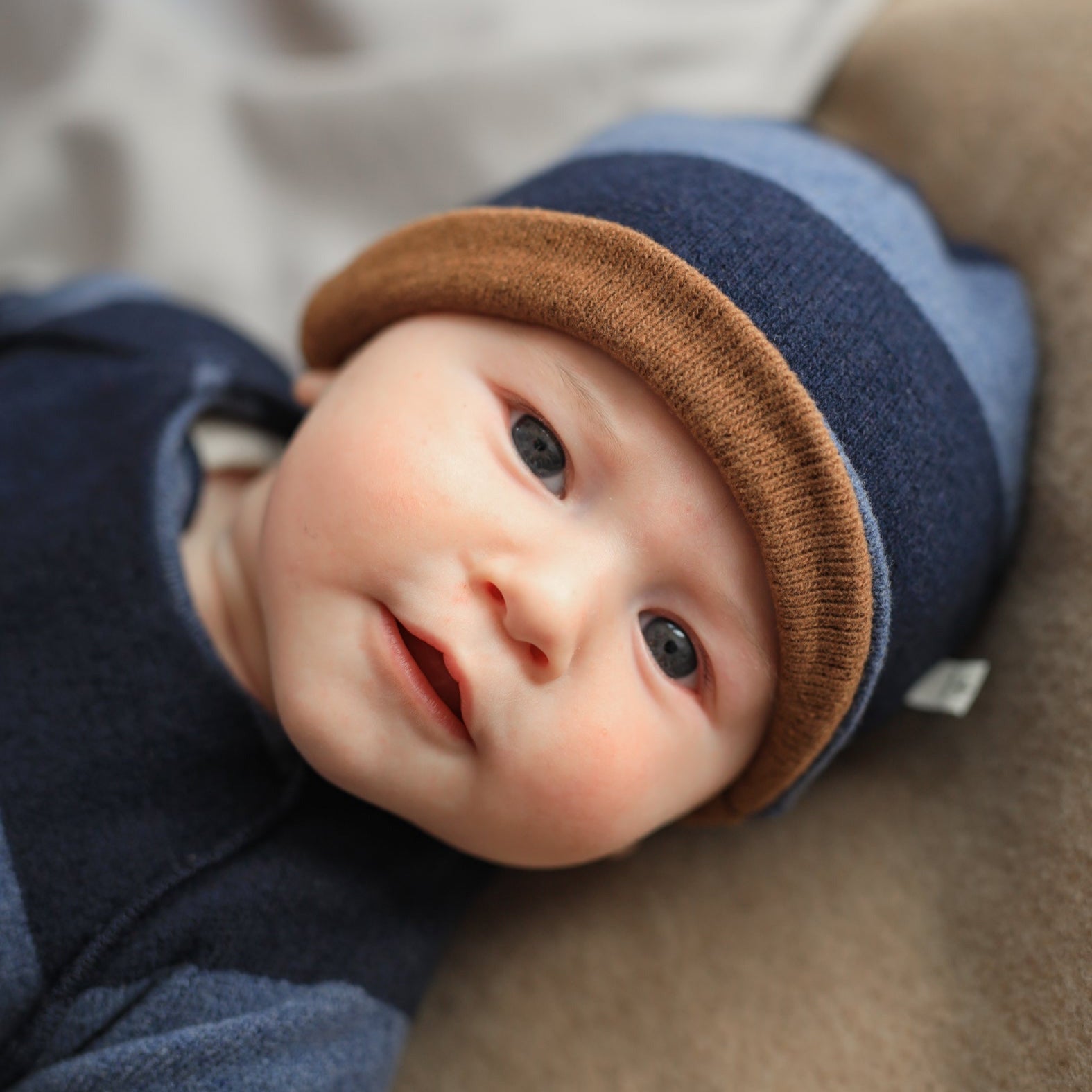 REVERSIBLE ROY BEANIE - Little-ish
