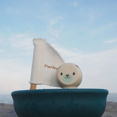 SAILING BOAT POLAR BEAR BATH TOY