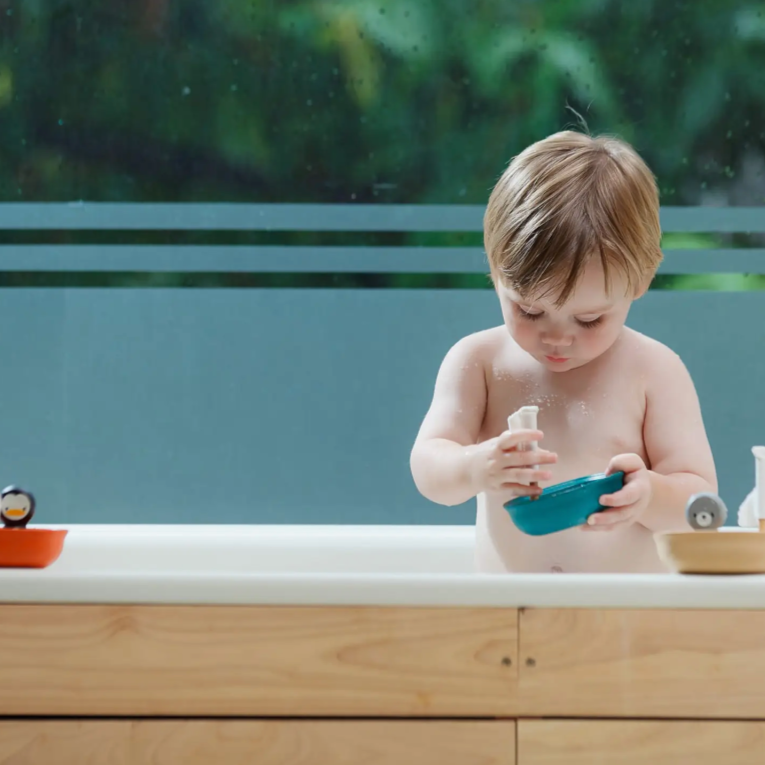 SAILING BOAT POLAR BEAR BATH TOY