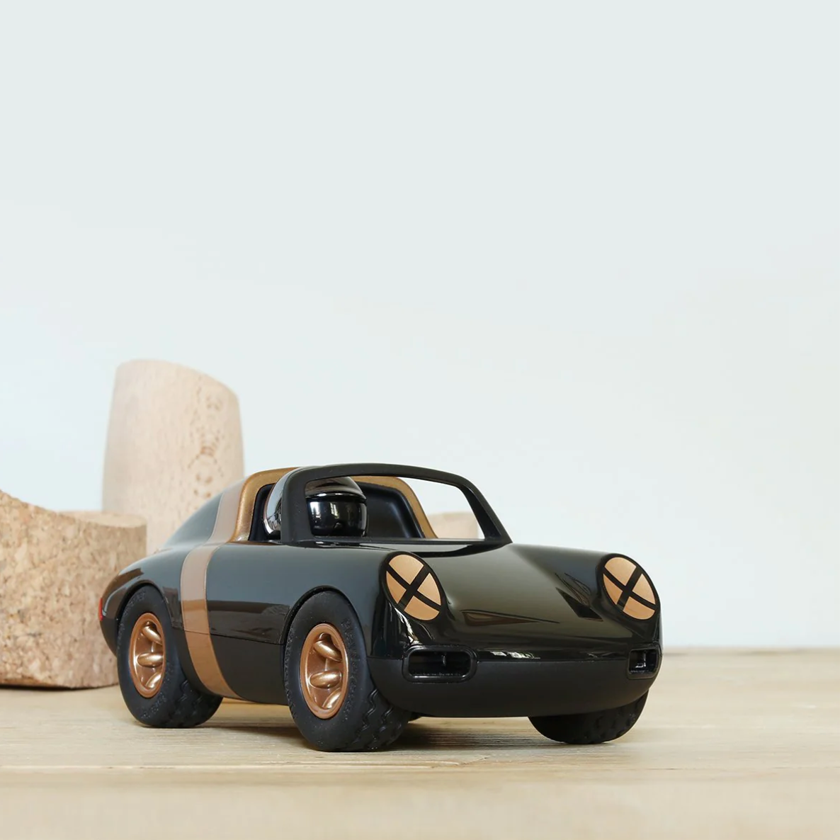 PLAYFOREVER LUFT CAR - Little-ish