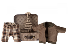MAILEG KNITTED JACKET, PANTS & TIE IN SUITCASE