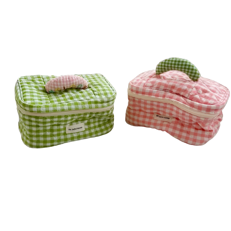 QUILETED GINGHAM TOILETRY CASE - Little-ish