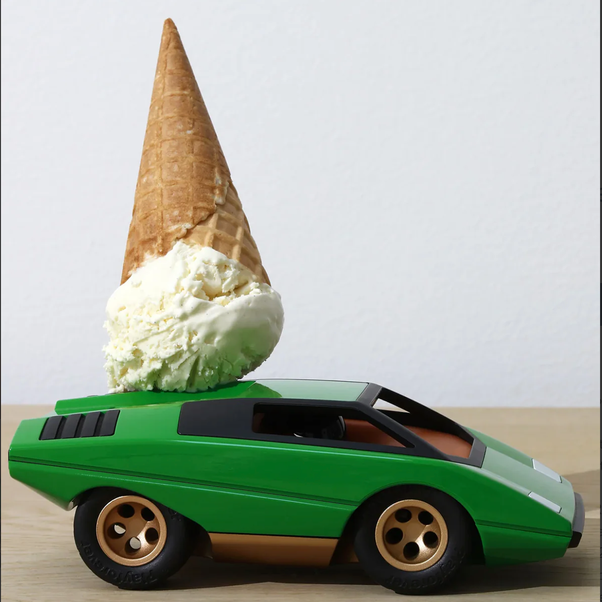 PLAYFOREVER UFO CAR - Little-ish