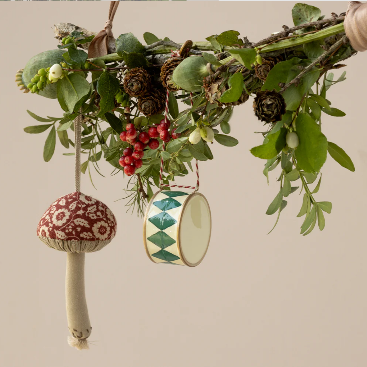 MUSHROOM ORNAMENT - WINTER FLOWER RED - Little-ish