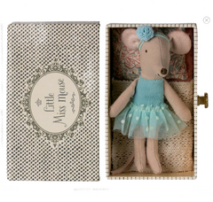 MAILEG LITTLE SISTER DANCE MOUSE IN DAYBED - BLUE