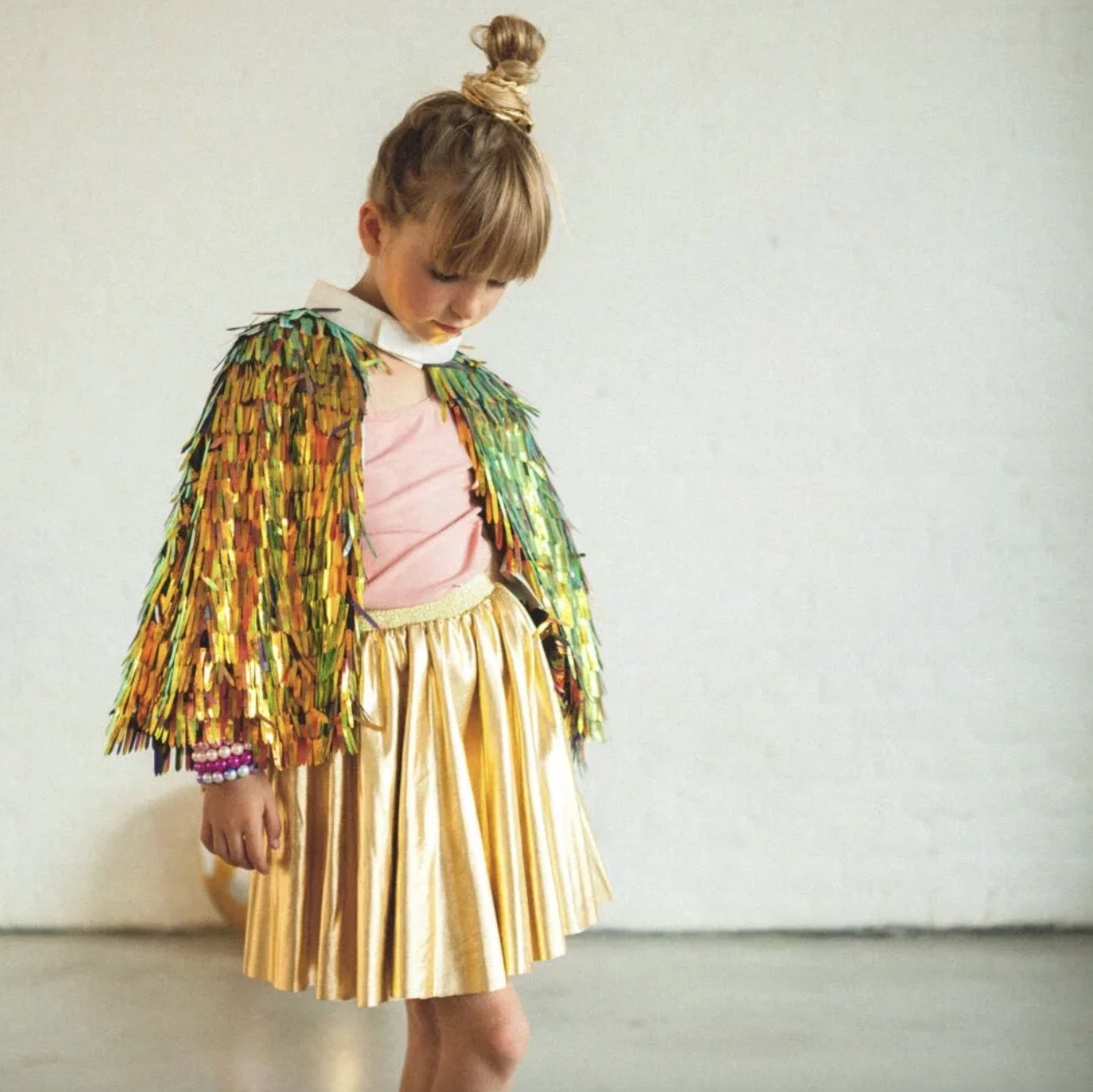 HOLOGRAPHIC FRINGED CAPE - GOLD - Little-ish