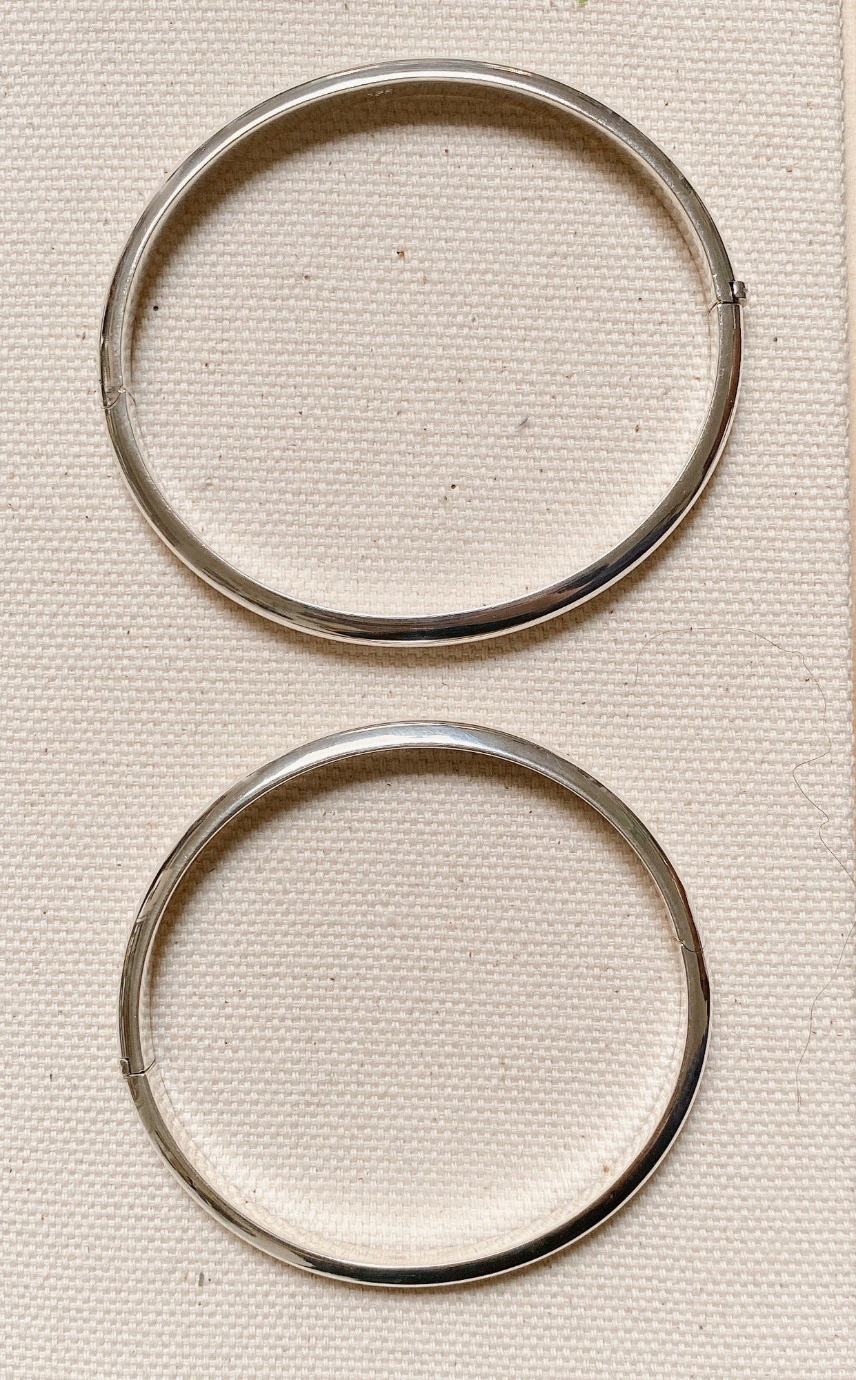 SILVER BANGLE BRACELET - Little-ish