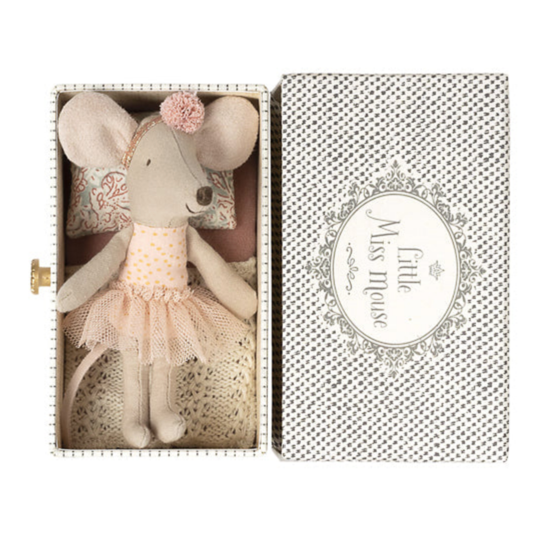 MAILEG LITTLE SISTER DANCE MOUSE IN DAYBED - PINK - Little-ish