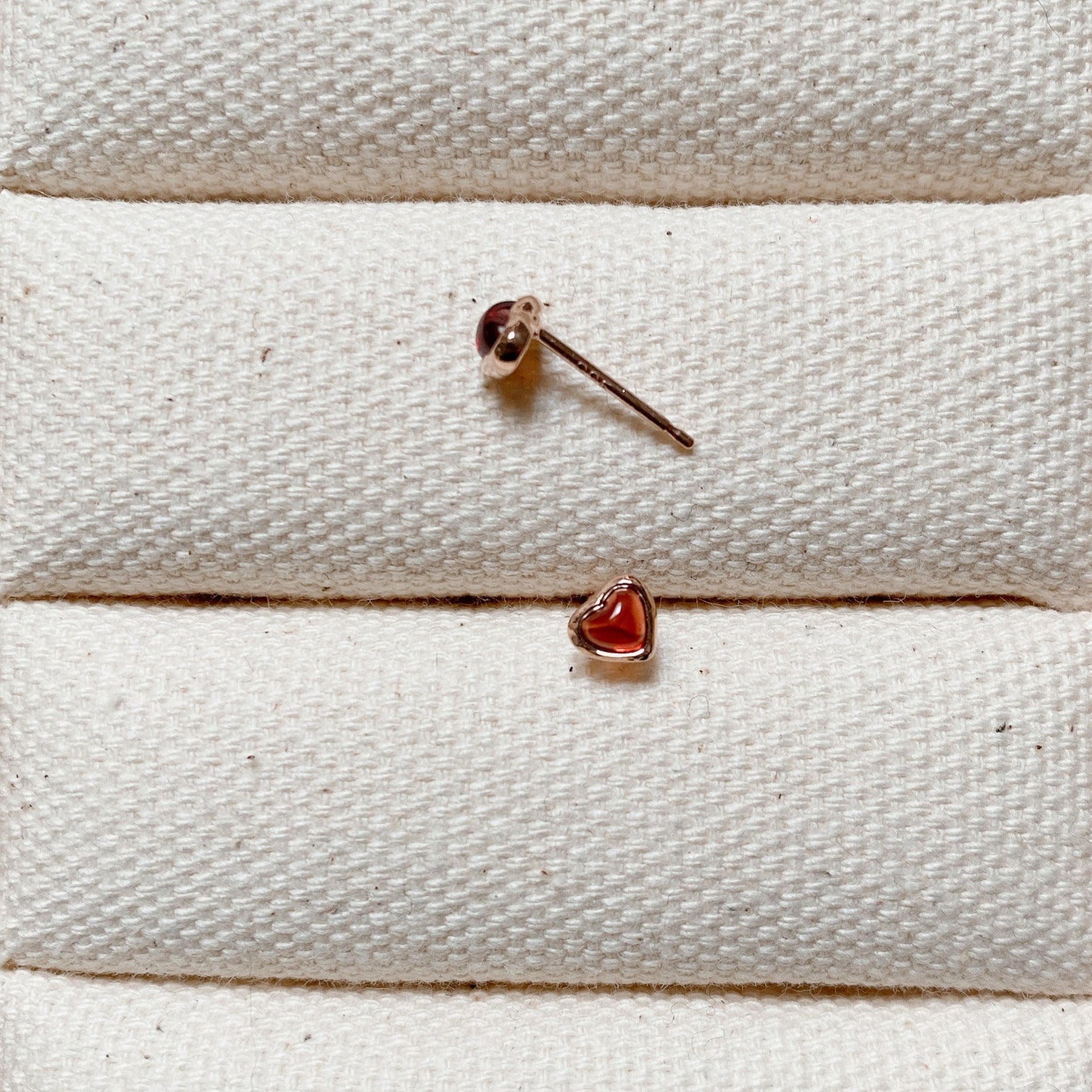 GARNET HEART EARRINGS - ROSE GOLD - Little-ish